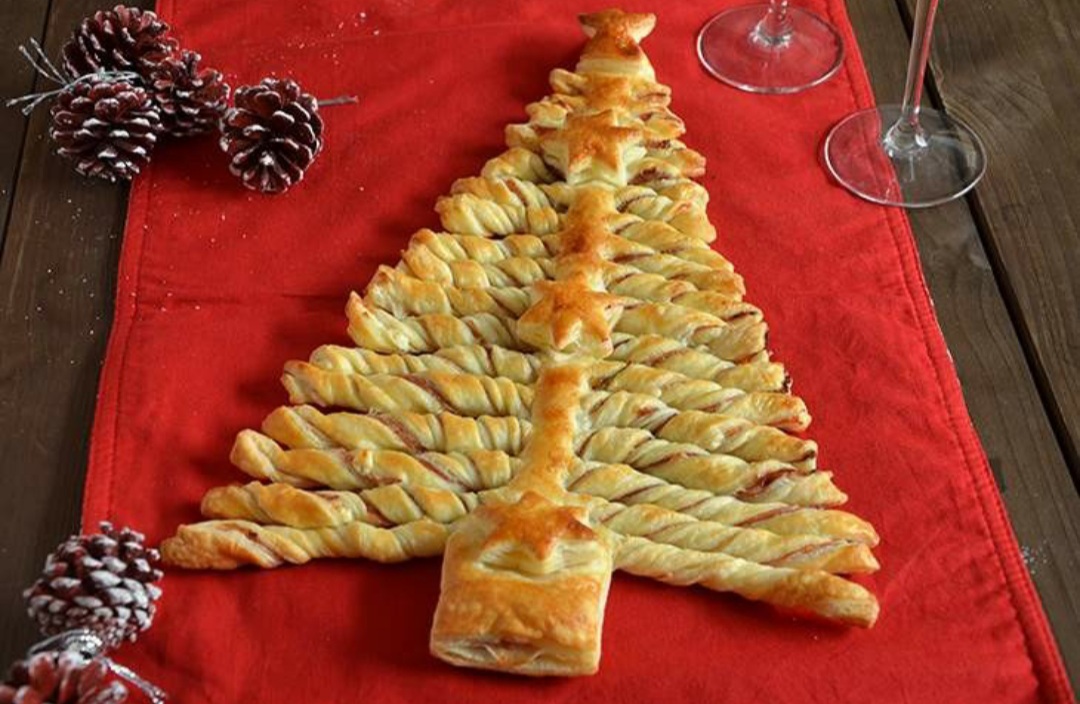Albero di Natale di pasta sfoglia salato